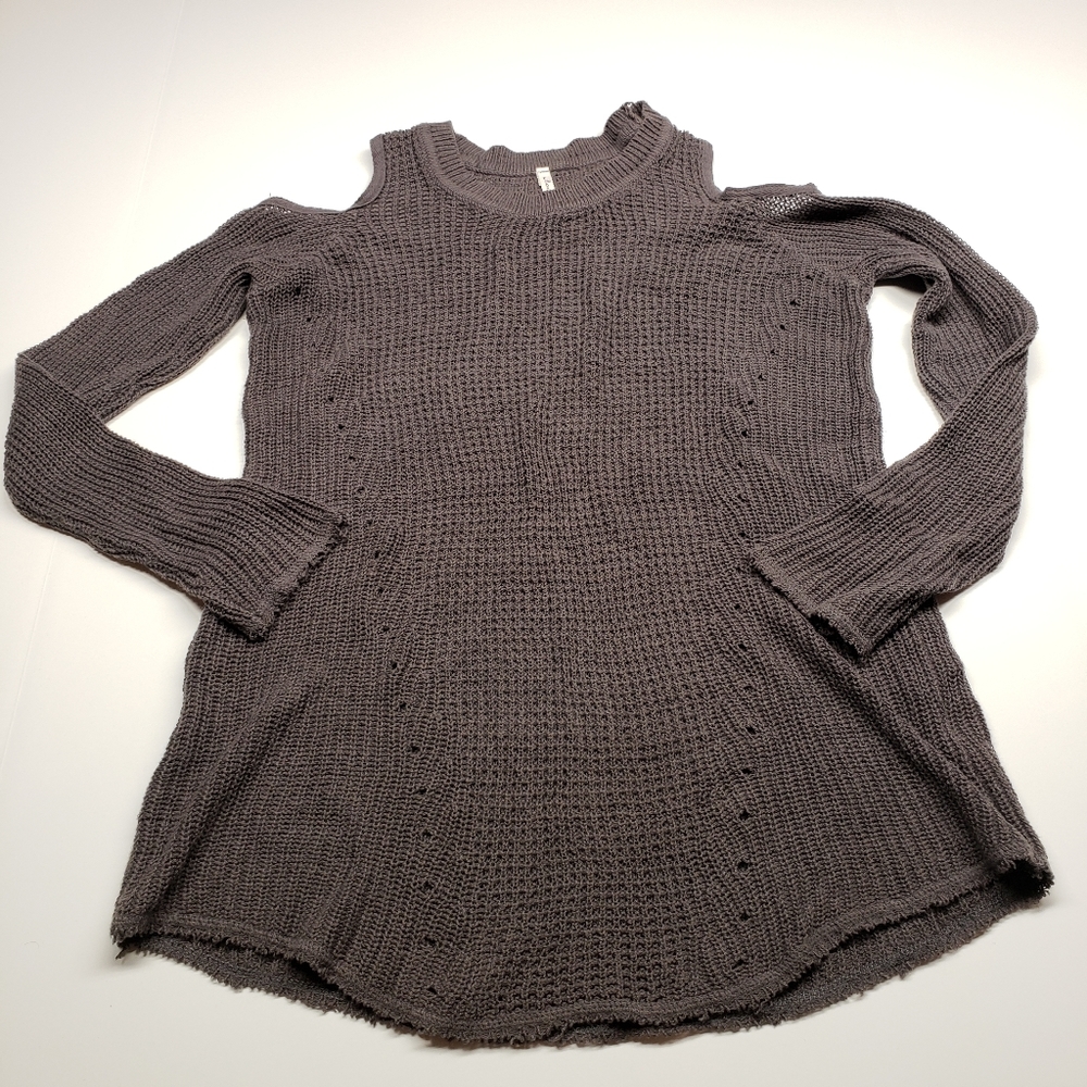 Willow & Clay Knit Destroyed Cut Out Sweater - Picture 4 of 8
